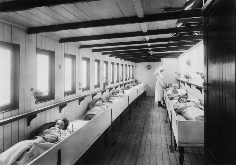 Illustration for article titled When Floating Hospitals Roamed The Seas